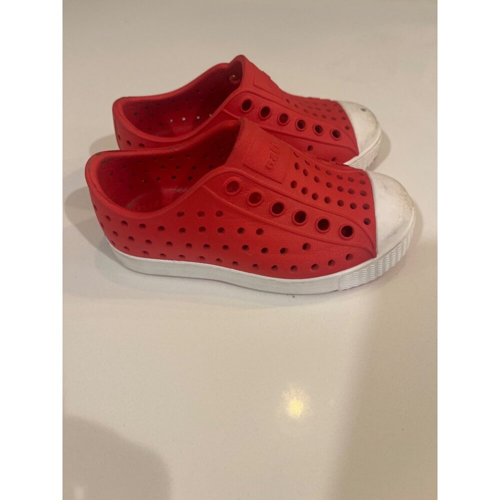 Native Kids Red Jefferson Slip-On Shoes With Perforated Design And White Rubber - Picture 2 of 7